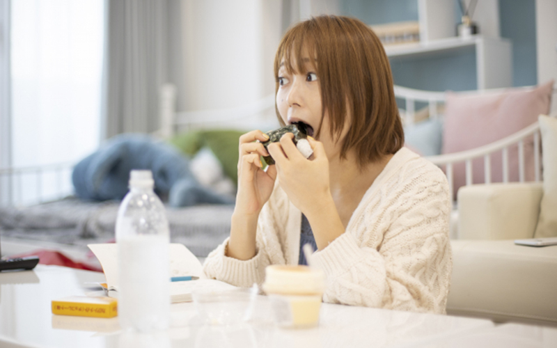 歯に物が挟まる